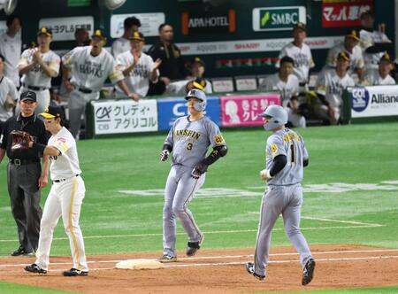 　９回、右飛に倒れる大山（２６日）