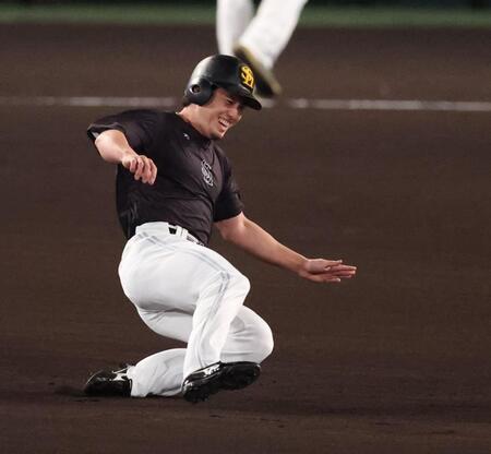 　走塁練習する栗原（撮影・金田祐二）