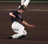 　走塁練習する栗原（撮影・金田祐二）