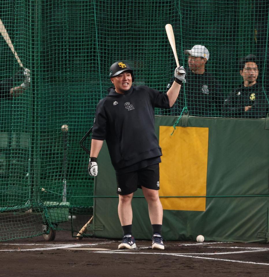 　打撃練習する山川（撮影・金田祐二）