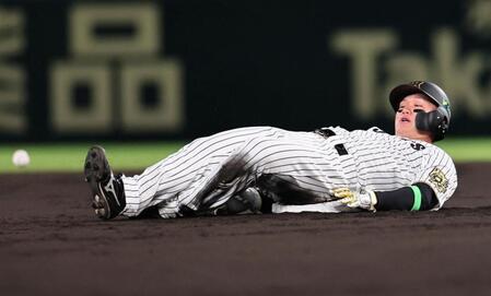 　６回、二盗を決める森下（撮影・田中太一）