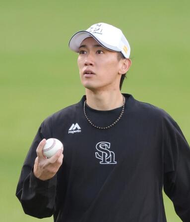 　登板へ向けて調整する大津（撮影・立川洋一郎）