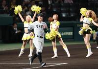 　スタメンの豊田（撮影・金田祐二）