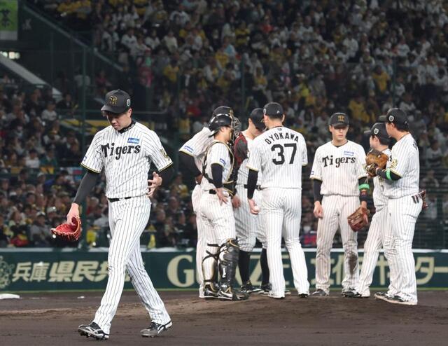 阪神 痛恨の逆転負けで1勝2敗 佐藤輝がバース以来の3戦連続打点も