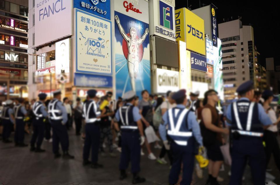 　９月７日の阪神リーグ優勝時は大阪府警によって戎橋に厳重警備が敷かれた※画像に一部を加工しています