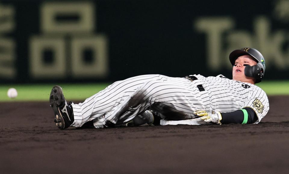 　６回、二盗を決める森下（撮影・田中太一）