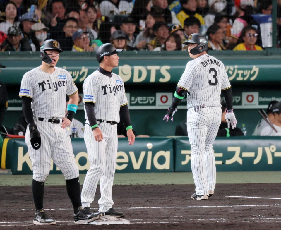 　６回、中飛に倒れた大山（右）