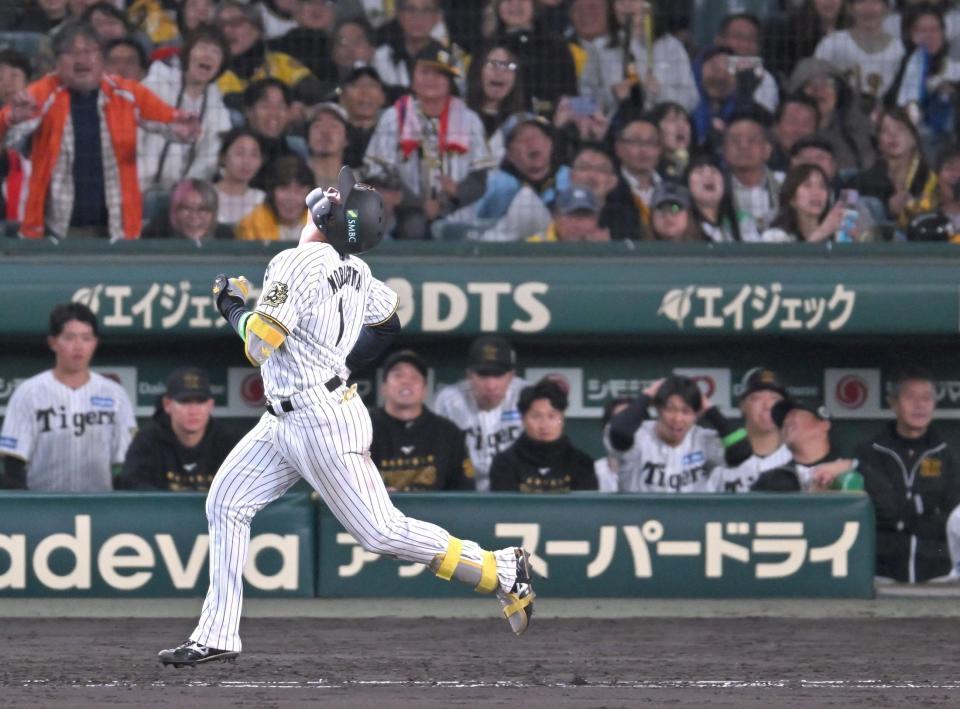 　９回、最後の打者となり天を仰ぐ森下（撮影・飯室逸平）