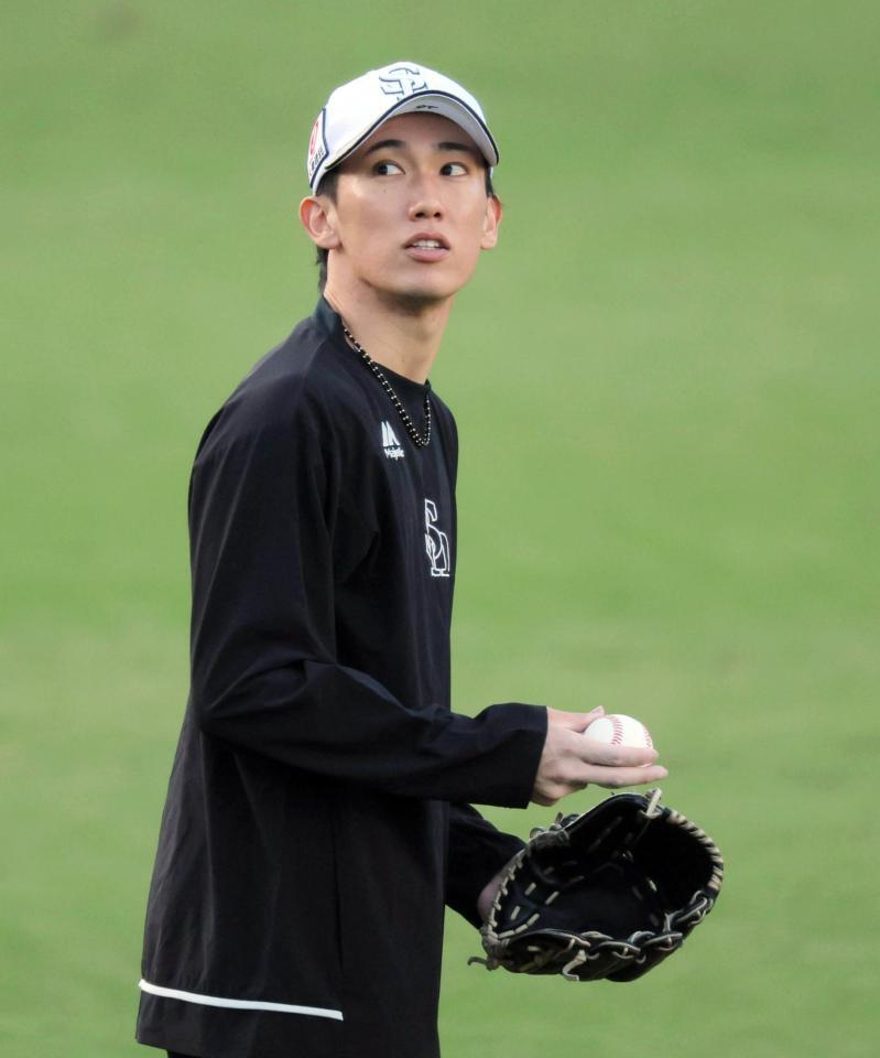 　阪神戦を前に調整する大津