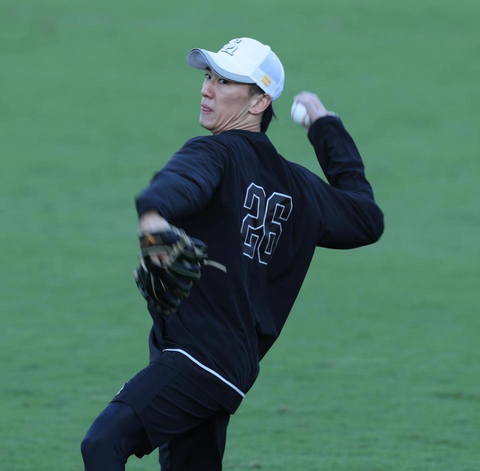 　調整する大津（撮影・金田祐二）