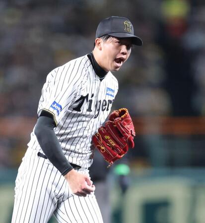 　３回、周東を三振に打ち取ってピンチをしのぎ吠える才木（撮影・西岡正）