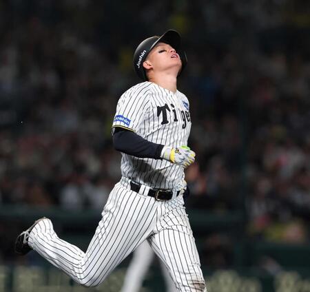 　９回、２死一、二塁の好機で森下は遊ゴロに倒れてゲームセット。天を仰ぐ（撮影・北村雅宏）