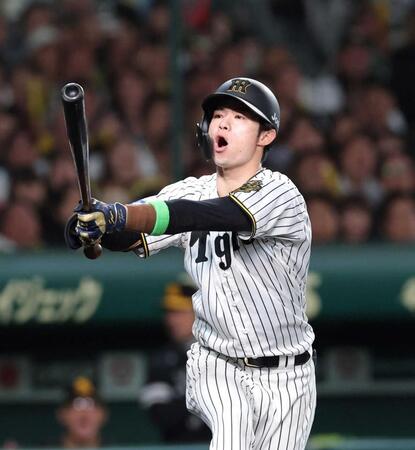 　７回、２死三塁で空振り三振に倒れる中野（撮影・北村雅宏）