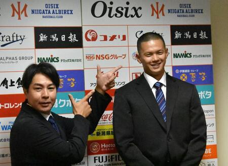 　左から武田勝監督、能登