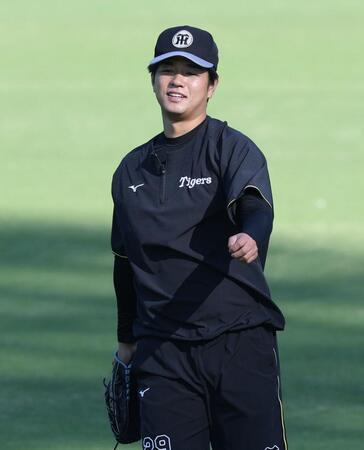 　調整する高橋（撮影・金田祐二）