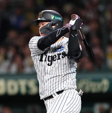 　２回、安打を放つ大山（撮影・田中太一）