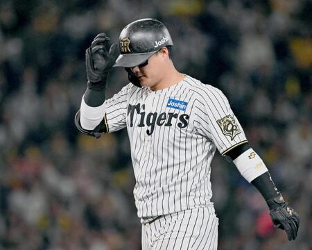 　６回、左飛に倒れた前川