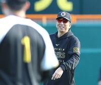 　森下（１）に声をかける藤川監督（撮影・北村雅宏）