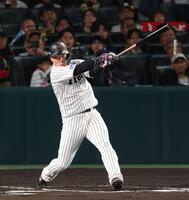 　２回、左前打を放つ大山（撮影・金田祐二）