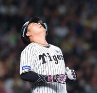 　６回、遊直に倒れ、天を見上げる大山（撮影・北村雅宏）