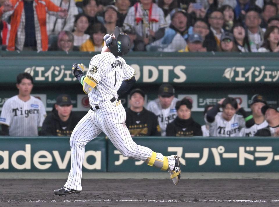 　９回、最後の打者となり天を仰ぐ森下（撮影・飯室逸平）