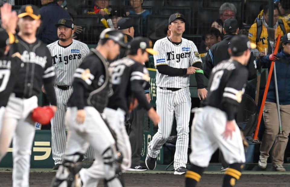 【監督就任記念超激レア品】阪神タイガース藤川球児選手スパイク 監督就任記念超激レア品】阪神タイガース藤川球児選手スパイク 阪神