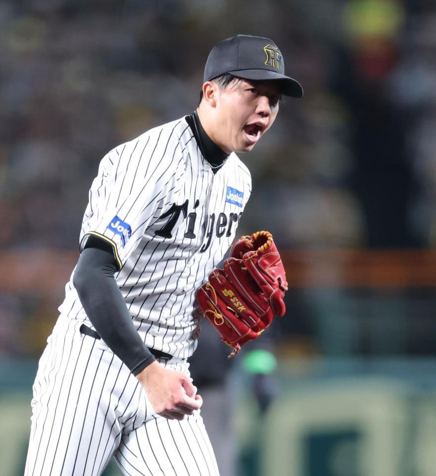 　３回、周東を三振に打ち取ってピンチをしのぎ吠える才木（撮影・西岡正）