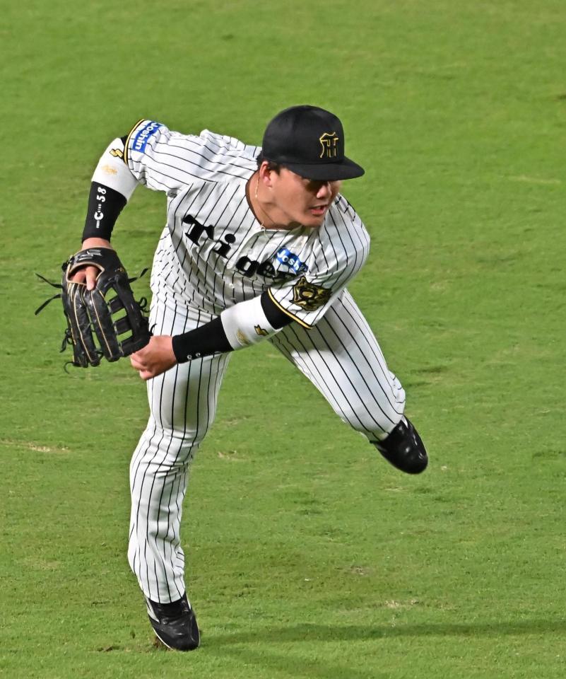 　シートノックに取り組む前川（撮影・西田忠信）