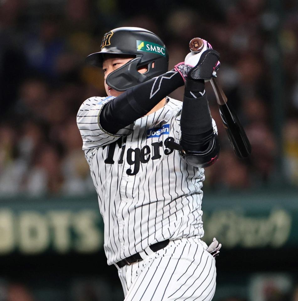 　２回、安打を放つ大山（撮影・田中太一）