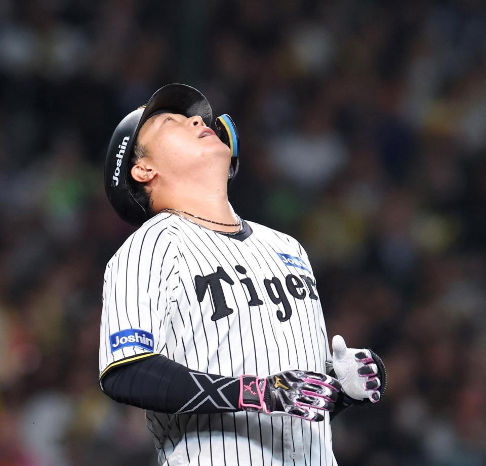 　６回、遊直に倒れ、天を見上げる大山（撮影・北村雅宏）