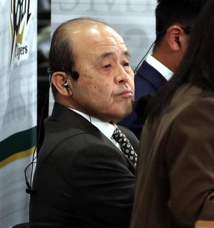 　ＴＶで解説する岡田彰布オーナー付顧問（撮影・山口登）