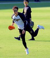 　登板へ向けて調整する大竹（撮影・立川洋一郎）