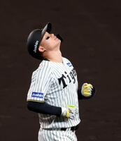 　５回、森下は中飛に倒れ天を仰ぐ（撮影・山口登）