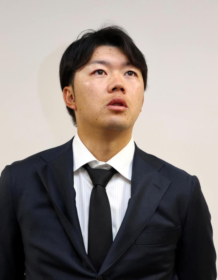 　戦力外となり心境を語る楠本（撮影・山口登）