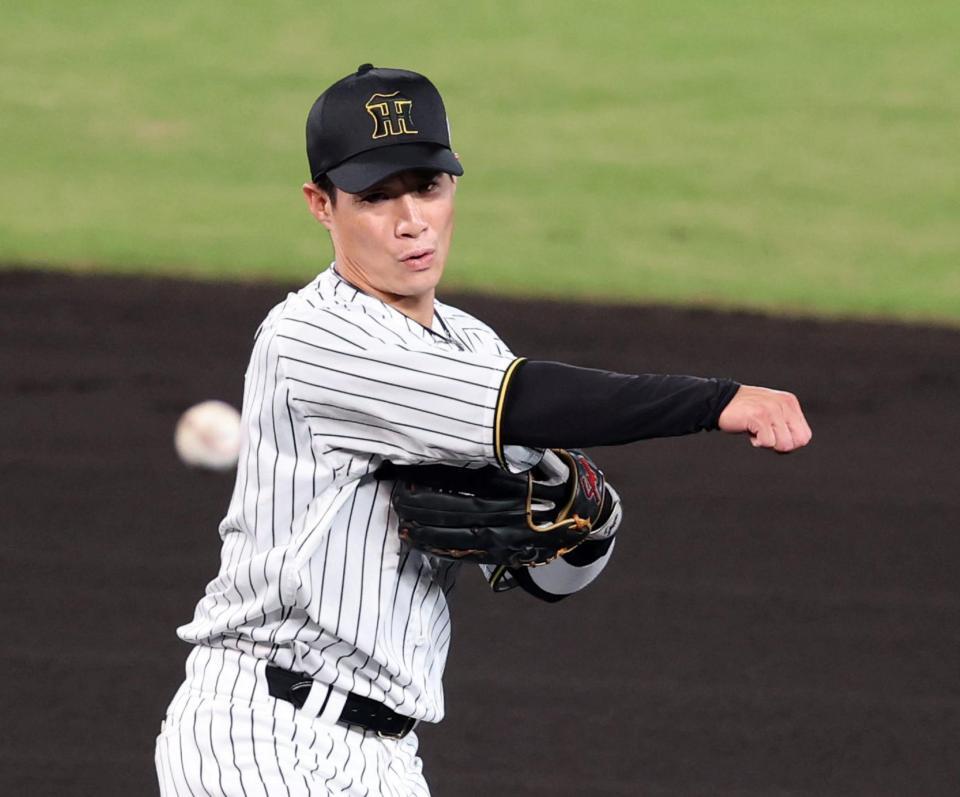 　試合前、ノックを受ける木浪（撮影・山口登）