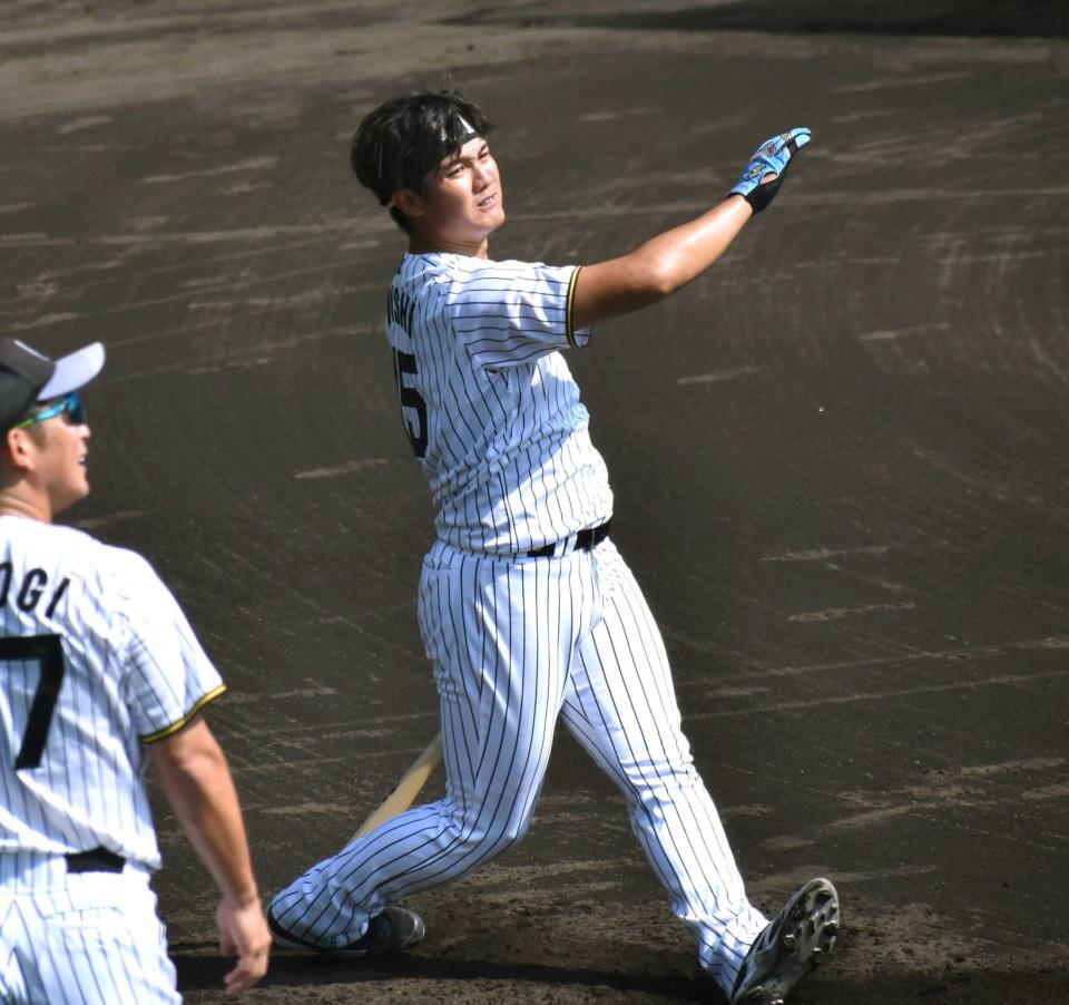 　野手として秋季キャンプに臨む西純