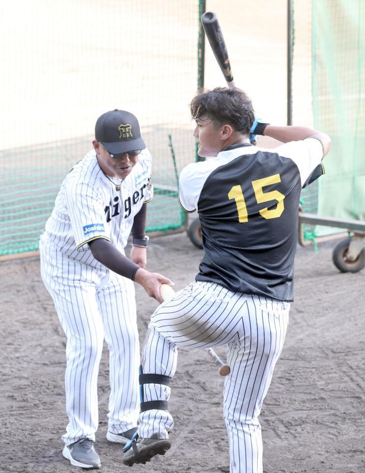 　北川コーチから指導を受ける西純（撮影・田中太一）