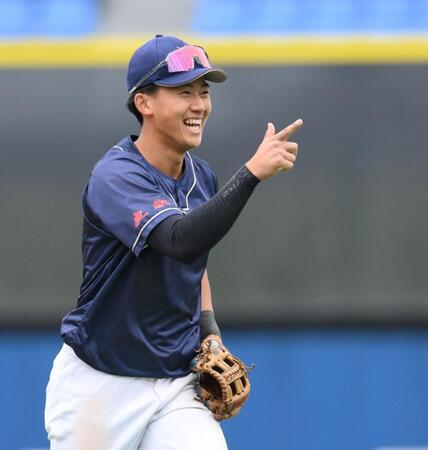 　明治神宮大会へ初戦を突破し、笑顔を見せる創価大・立石正広（撮影・伊藤笙子）