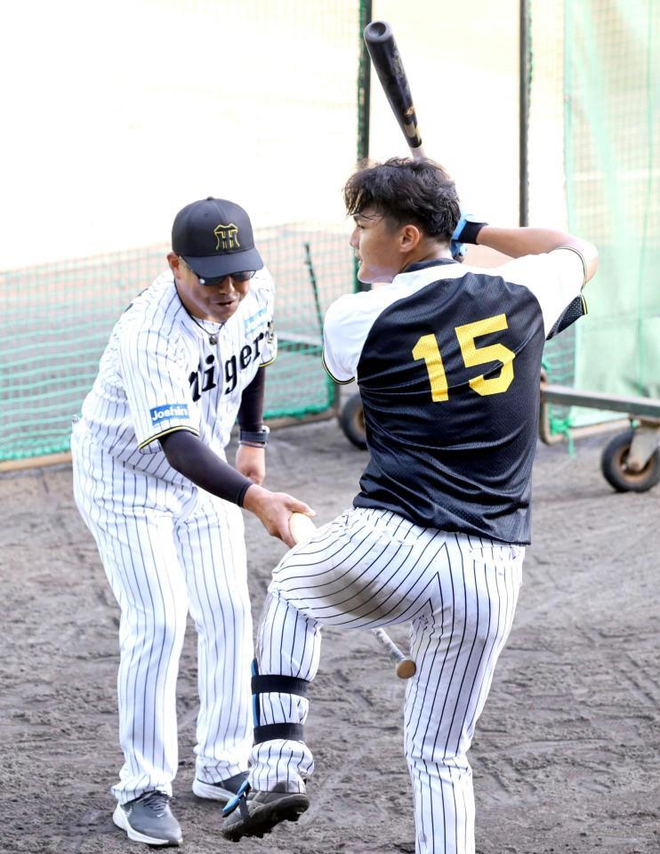 　北川コーチから指導を受ける西純（撮影・田中太一）