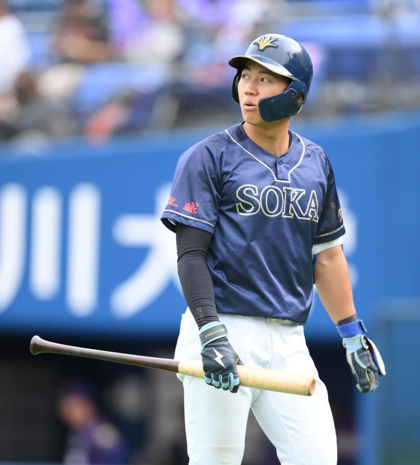 　１回、見逃し三振に倒れた創価大・立石正広（撮影・伊藤笙子）