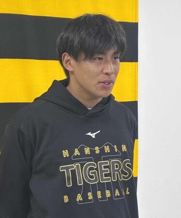 　会見に臨んだ植田