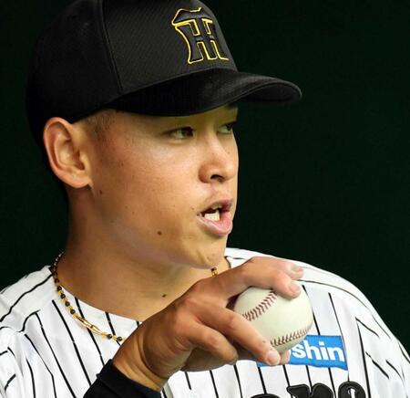 　球種を告げる早川（撮影・田中太一）