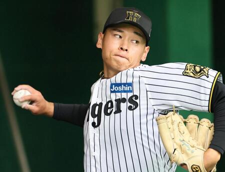 　ブルペンで投げ込む早川（撮影・田中太一）