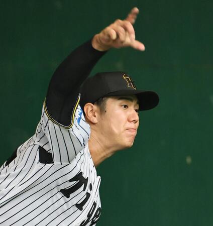 　ブルペンで投げ込みをする石黒（撮影・田中太一）