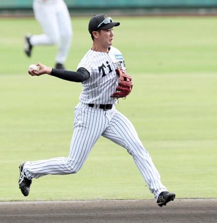 　守備練習をする山田（撮影・田中太一）