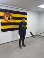 　会見に臨んだ植田