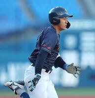 阪神 藤村富美男氏の生誕100周年デー 背番号「10」の帽子を着用