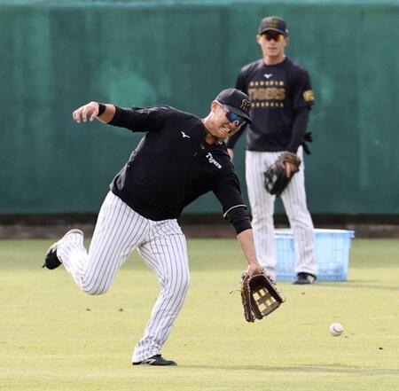 　早出特守をする西純（撮影・田中太一）