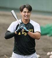 　打撃練習に励む西純