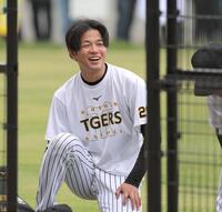 　練習中に笑顔を見せる高橋（撮影・北村雅宏）